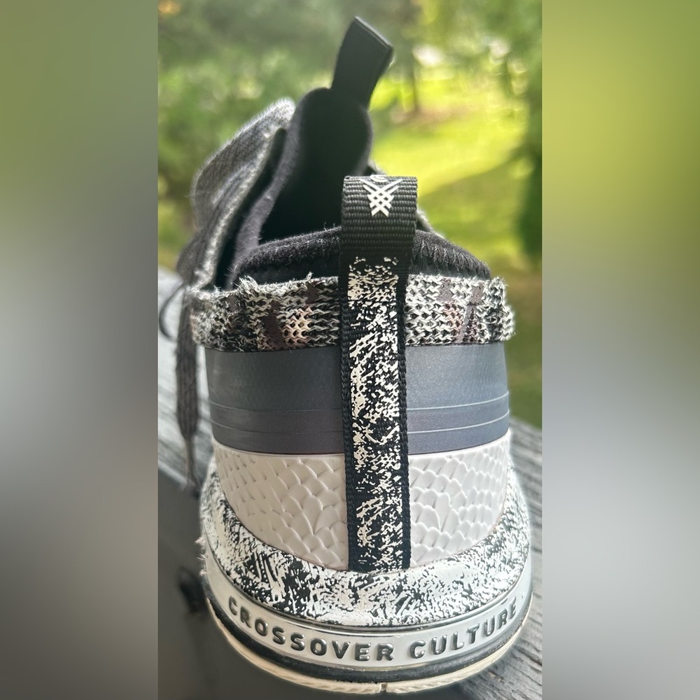 Men's Athletic Shoes in Black and Gray - Picture 4 of 9